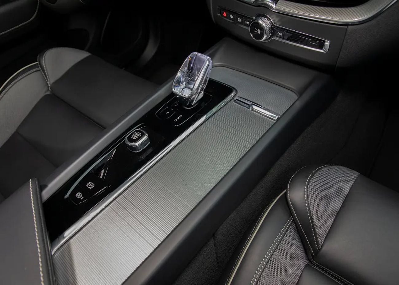 Volvo XC60 ULTIMATE DARK 0% DP Available • Warranty until • FDSH • Low Mileage • GCC