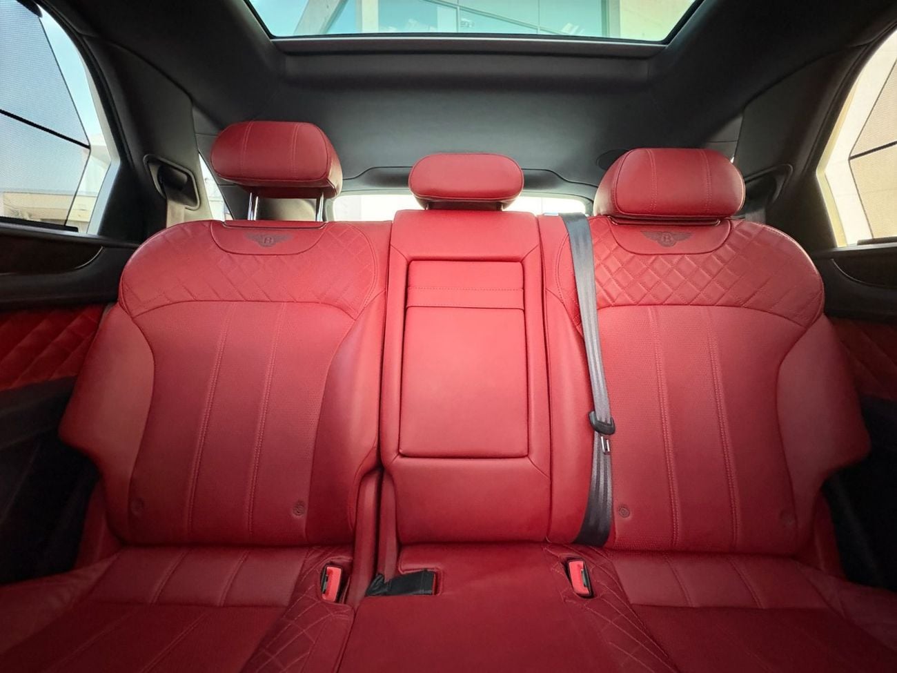 بنتلي بينتايجا AED 3,990 P.M | 0% DOWN PAYMENT | BENTLEY BENTAYGA | 6.0L W12 | 2017 | GCC SPECS