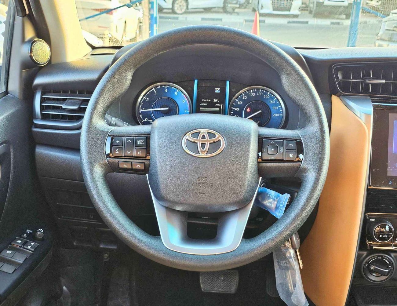 Toyota Fortuner SR5 / MID OPTION / 2.7L PETROL / AUTO AC / KEY START/ 4WD (CODE # FPE1)