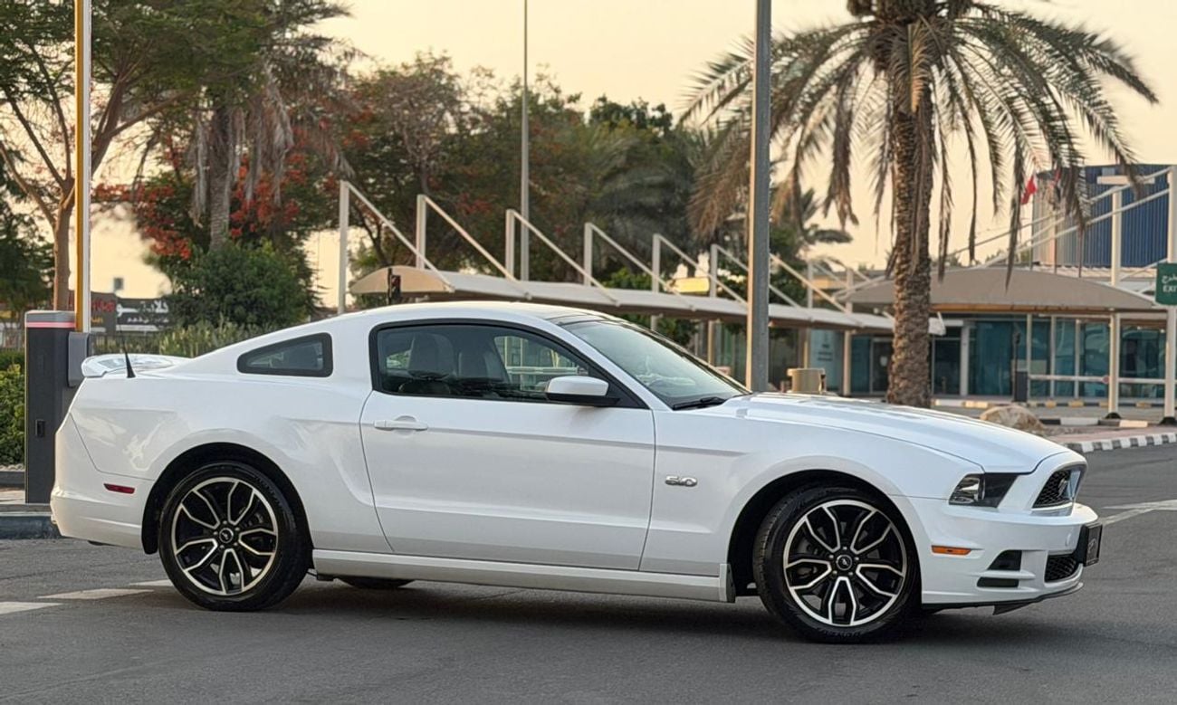 Ford Mustang PREMIUM Ford Mustang GT Premium V8 5.0L 2014 GCC Specs Full Service History Original Paint