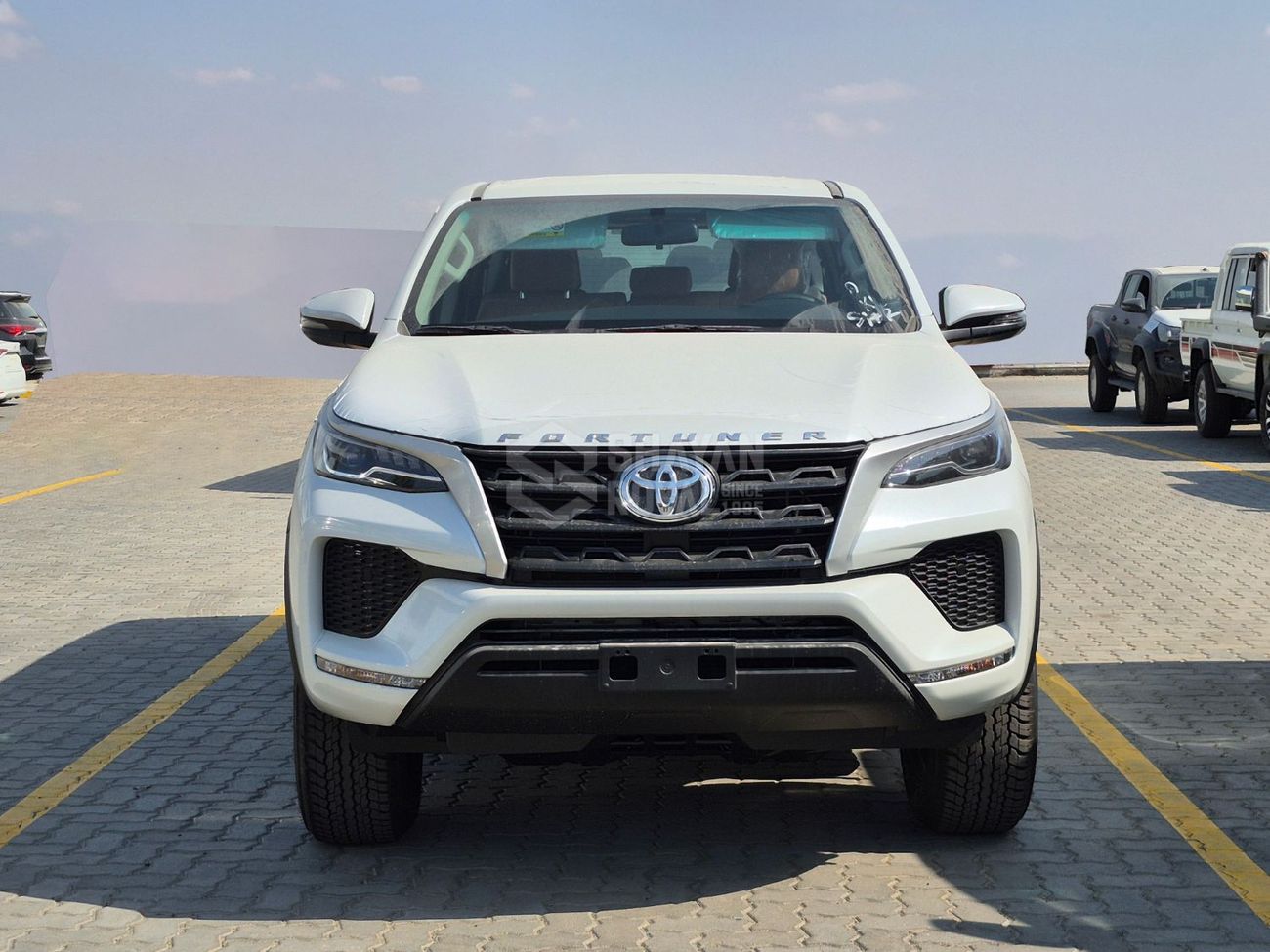 Toyota Fortuner STANDARD 2.7L PETROL 4WD AT 7-SETAS 2026MY