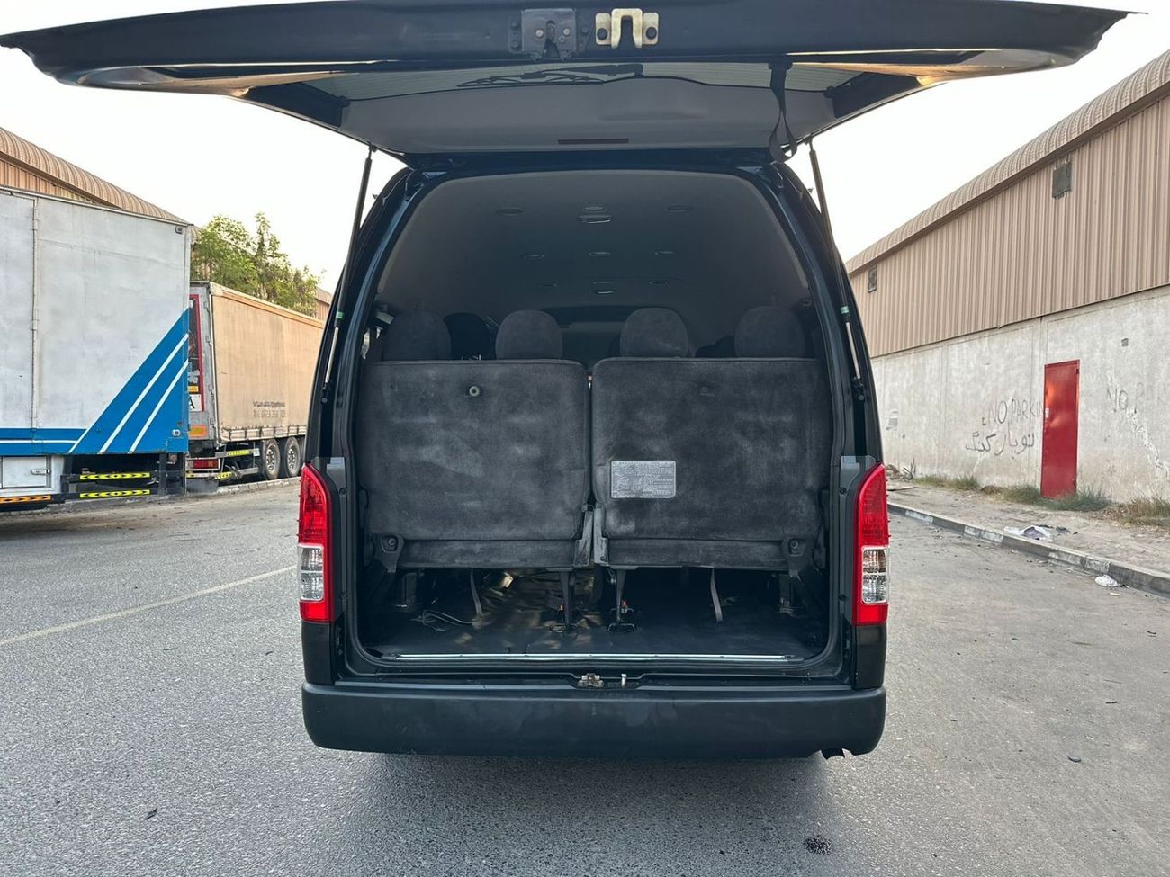 Toyota Hiace PREMIUM CONDITION | RHD | 3.0L DIESEL | 2015 | AIR CONDITIONER | 14 SEATERS