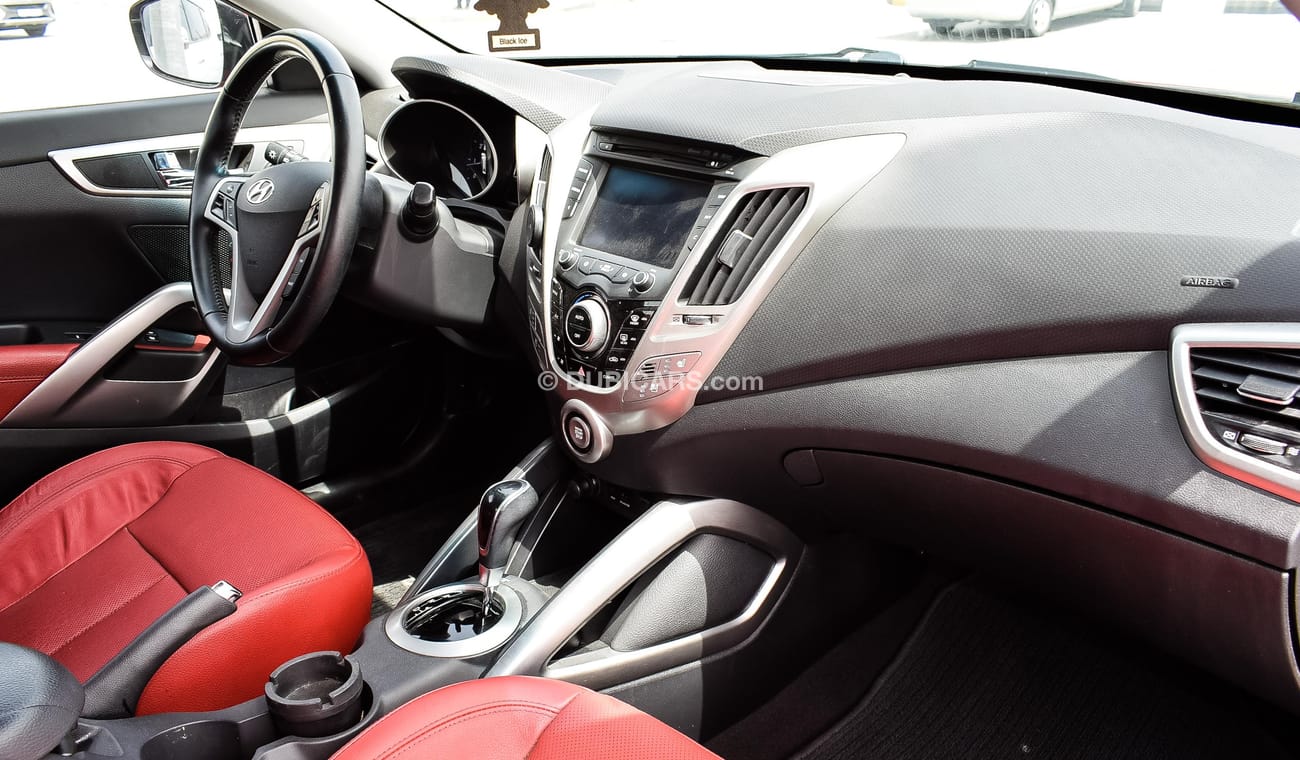 Hyundai Veloster 2015 Model Gulf specs Full options panorama roof DVD camera leather interiors