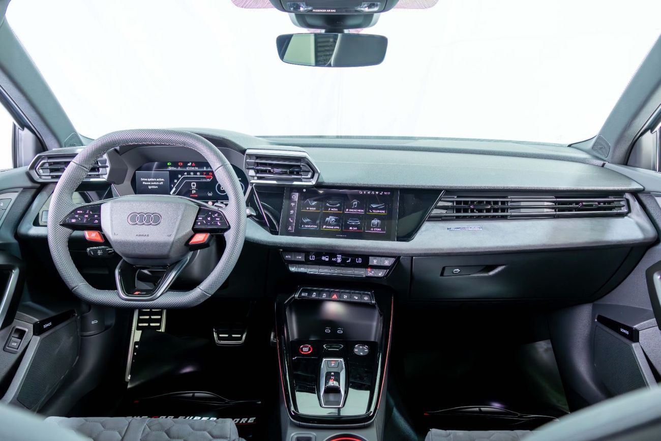 أودي RS3 TFSI quattro 2.5L Sportback