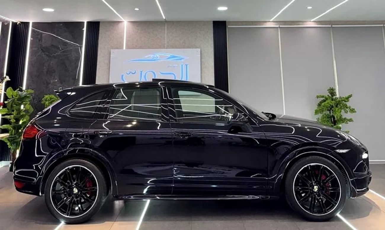 Porsche Cayenne BEAUTIFUL BLACK GTS || FULL OPTIONS || GCC || FREE ACCIDENTS || WELL MAINTAINED
