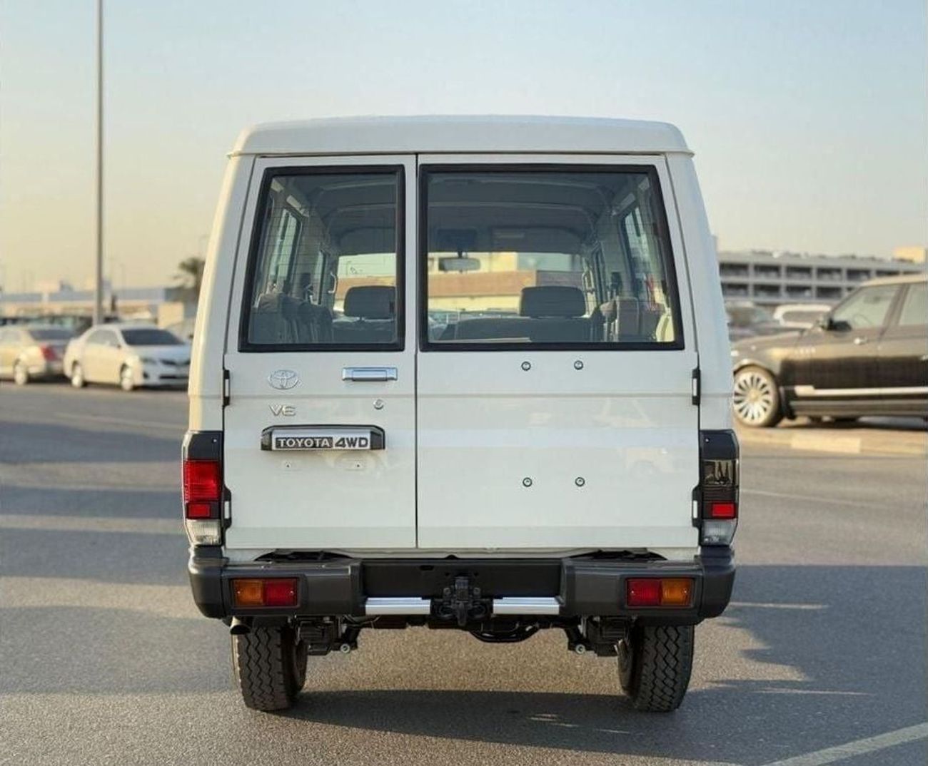 Toyota Land Cruiser EXPORT ONLY - LC 78 E MANUAL TRANSMISSION