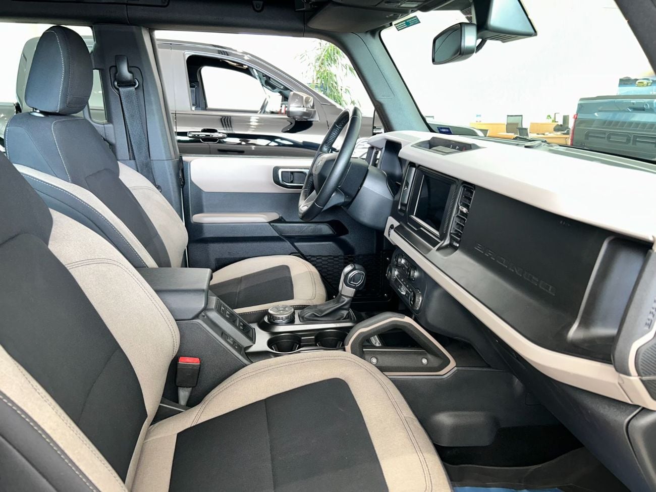 Ford Bronco Big Bend 2.3L (5 Seater) B4D2222 / AL TAYER MOTORS / AL QOUZ SHOWROOM