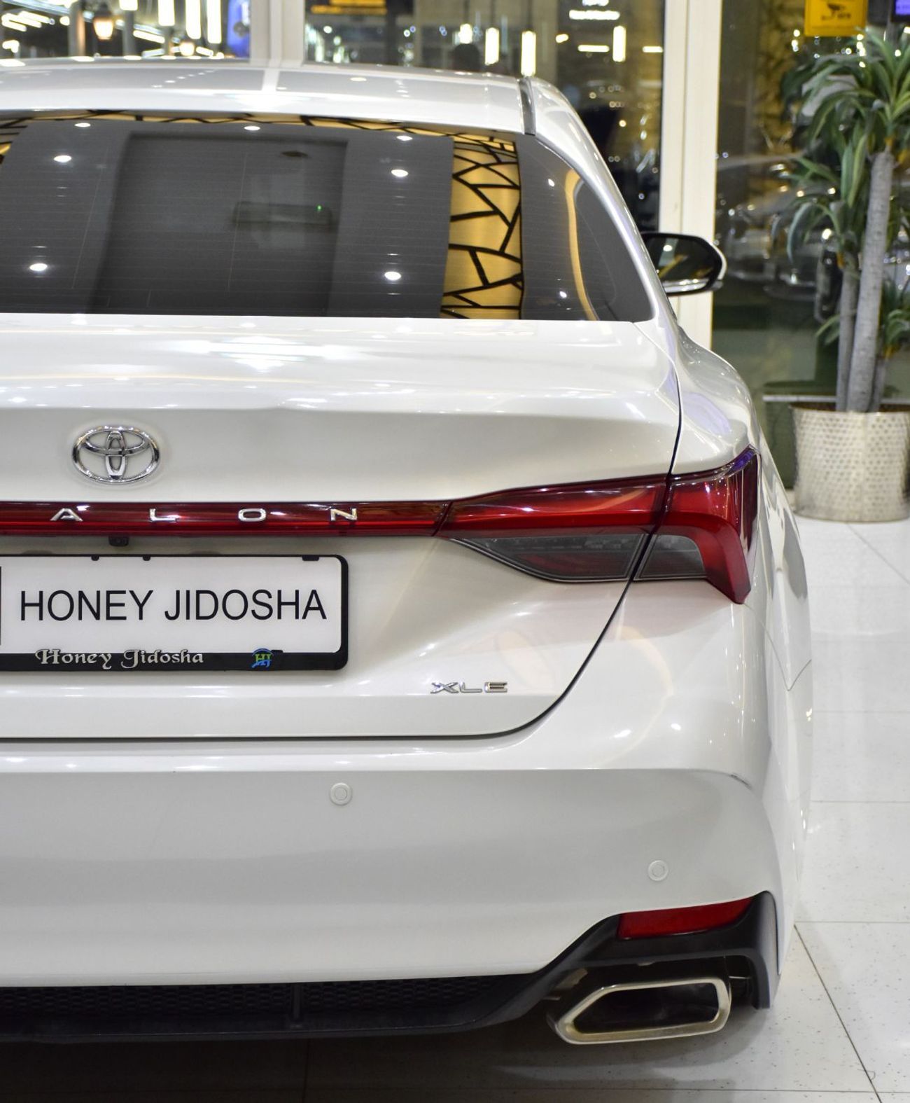 Toyota Avalon EXCELLENT DEAL for our Toyota Avalon XLE ( 2021 Model ) in White Color GCC Specs