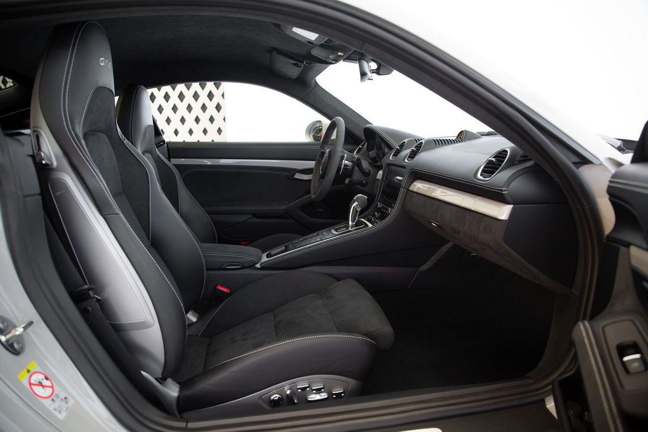 بورش كايمان 718 GT4