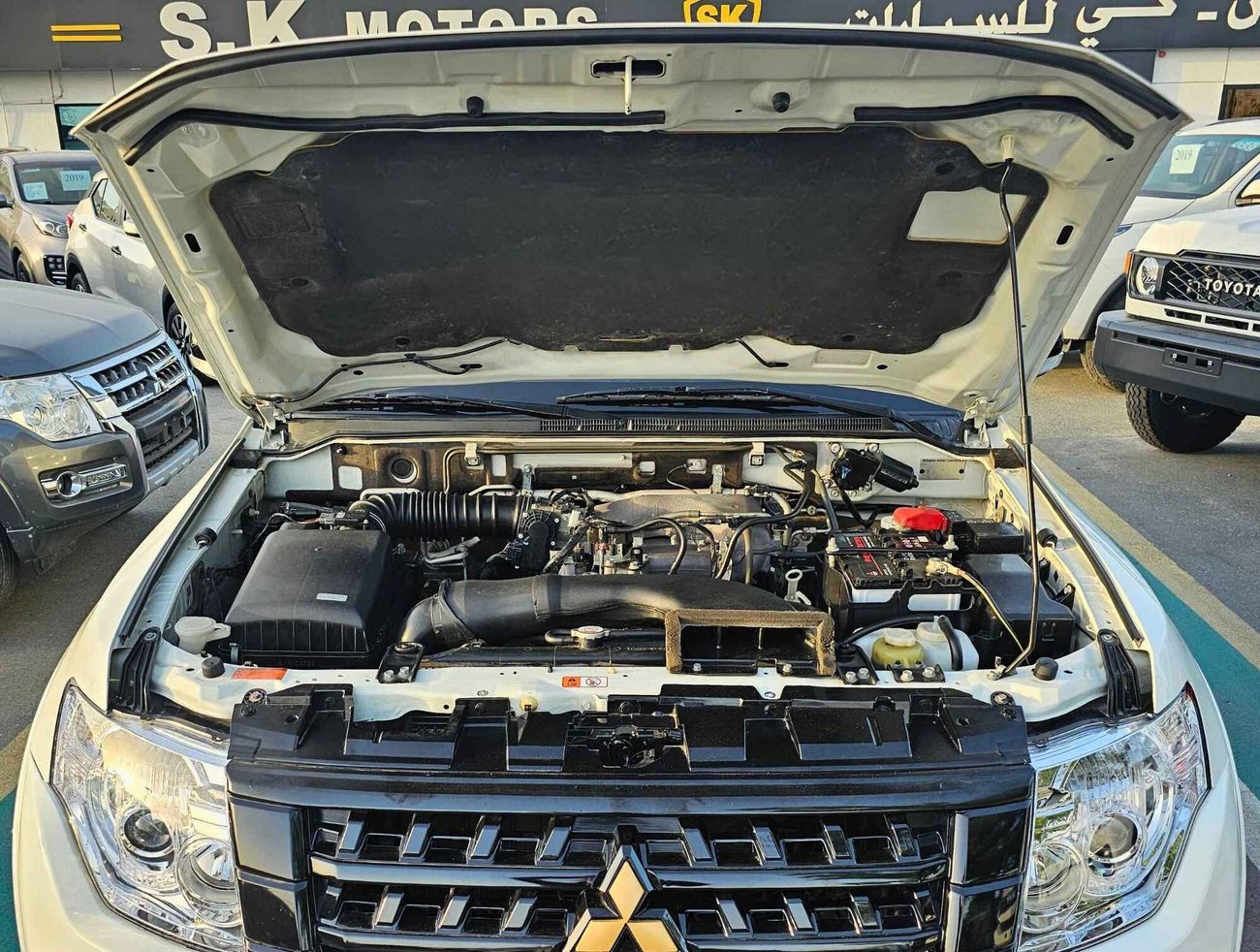 Mitsubishi Pajero GLS 3.5/ 4WD/ LEATHER/ DVD CAMERA/ LOW MILEAGE/ ONLY FOR EXPORT / LOT#700167