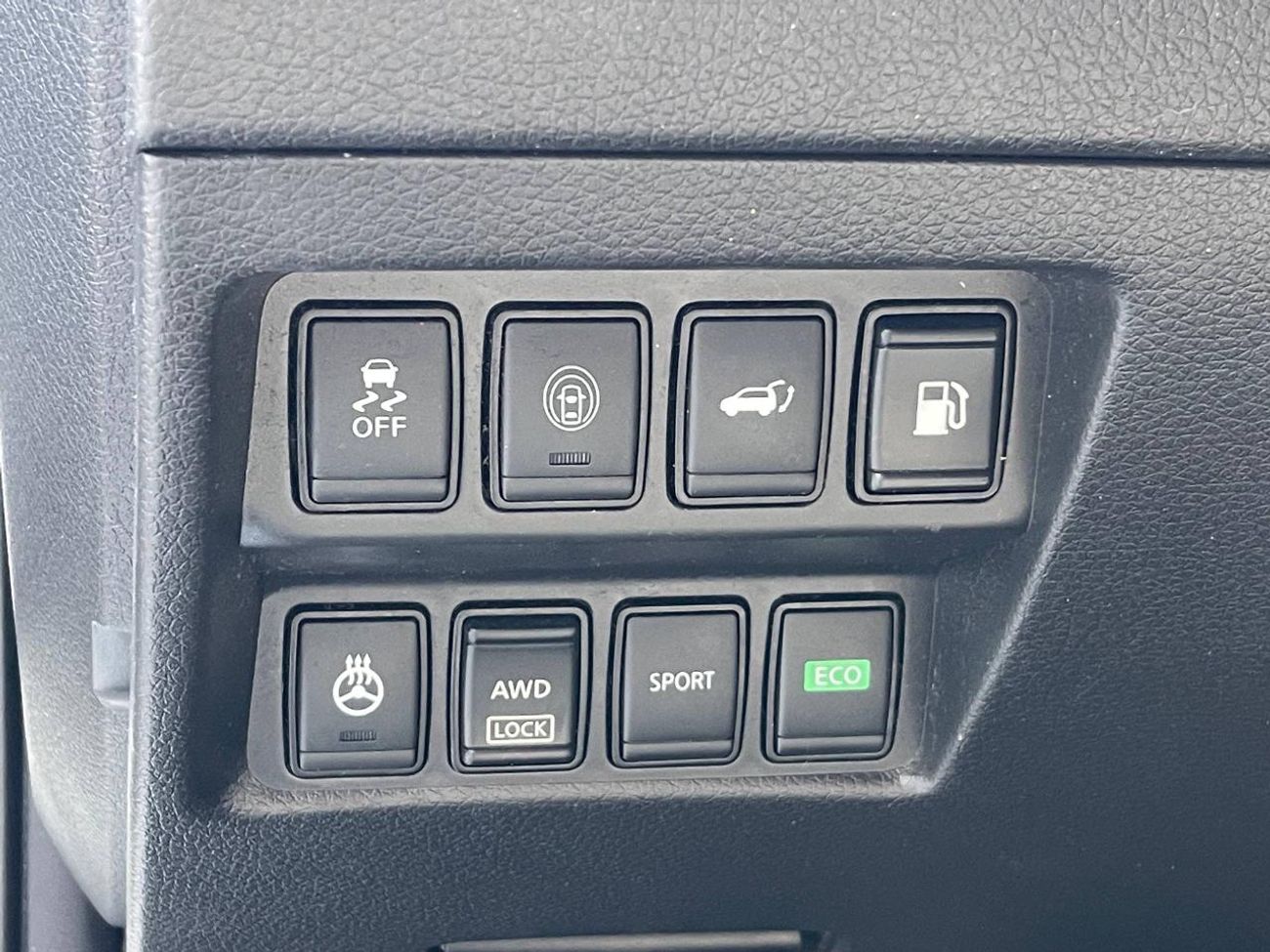 نيسان روج SL / AWD / 2.5 V4 / فتحة سقف بانورامية / كاميرا 360 درجة / رادار / نظام صوت BOSE