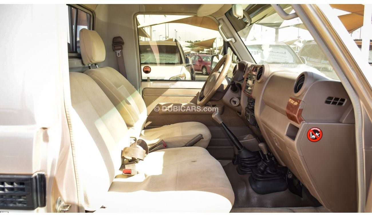 Toyota Land Cruiser Pick Up LX V6