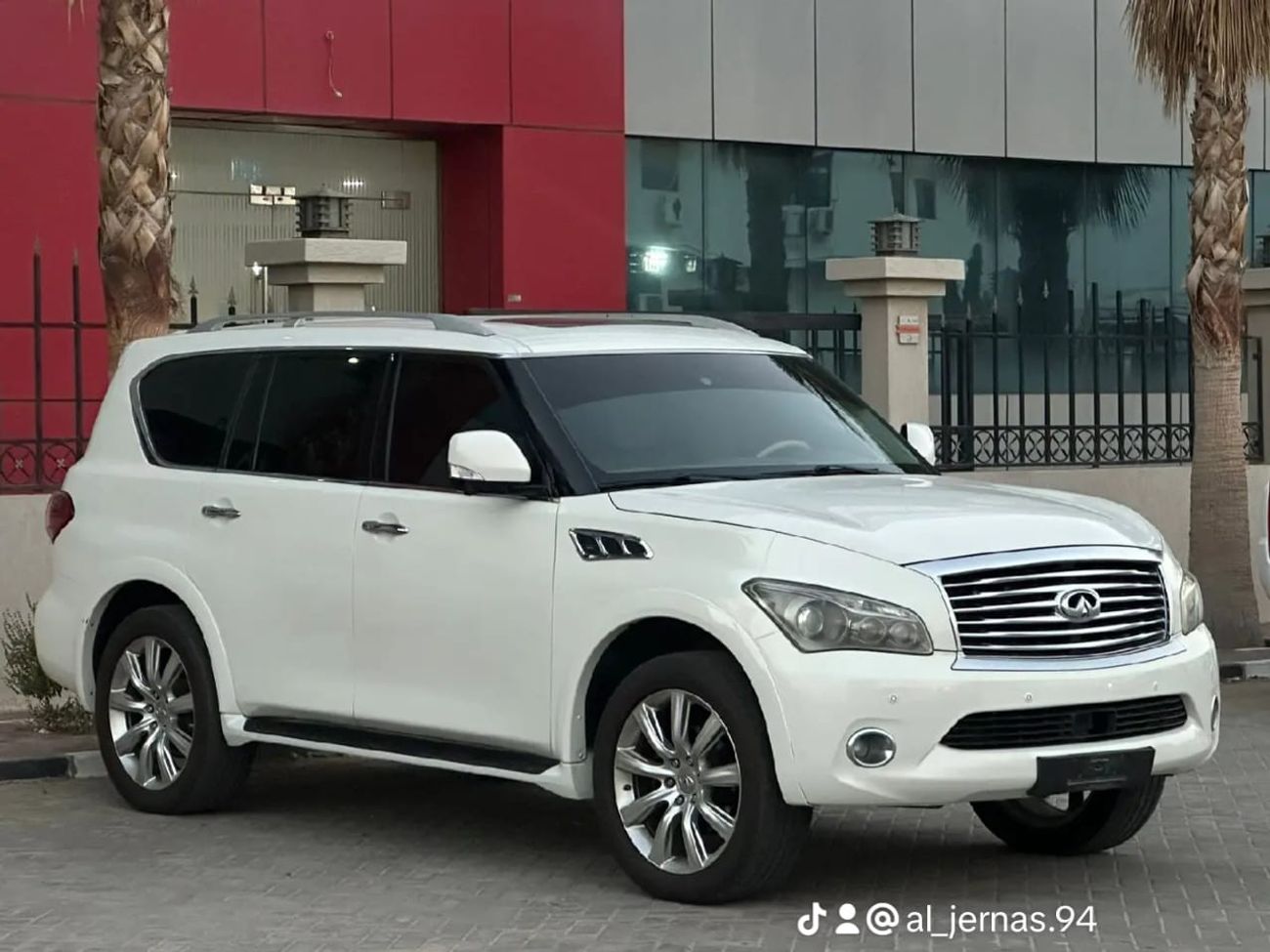 إنفينيتي QX80 لاكجري