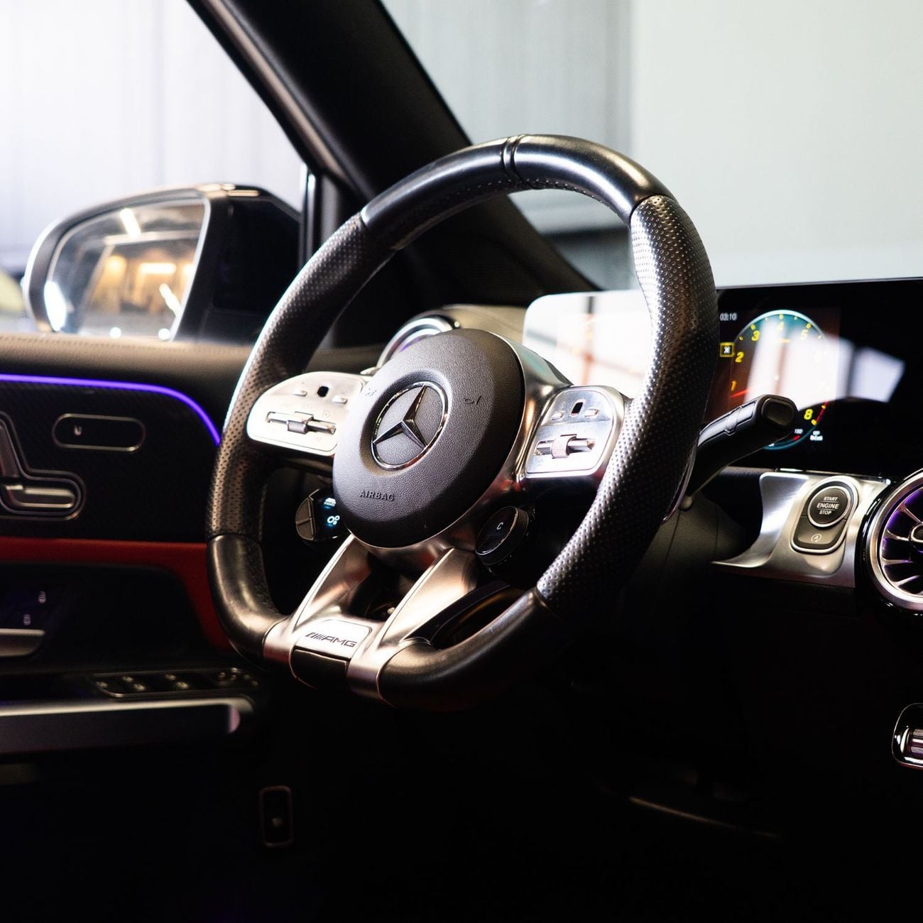 Mercedes-Benz GLB 35 AMG 4MATIC 2.0L (302 HP) AED 3,353 pm • 0% Downpayment • Mercedes GLB 35 AMG • 1 Year Warranty