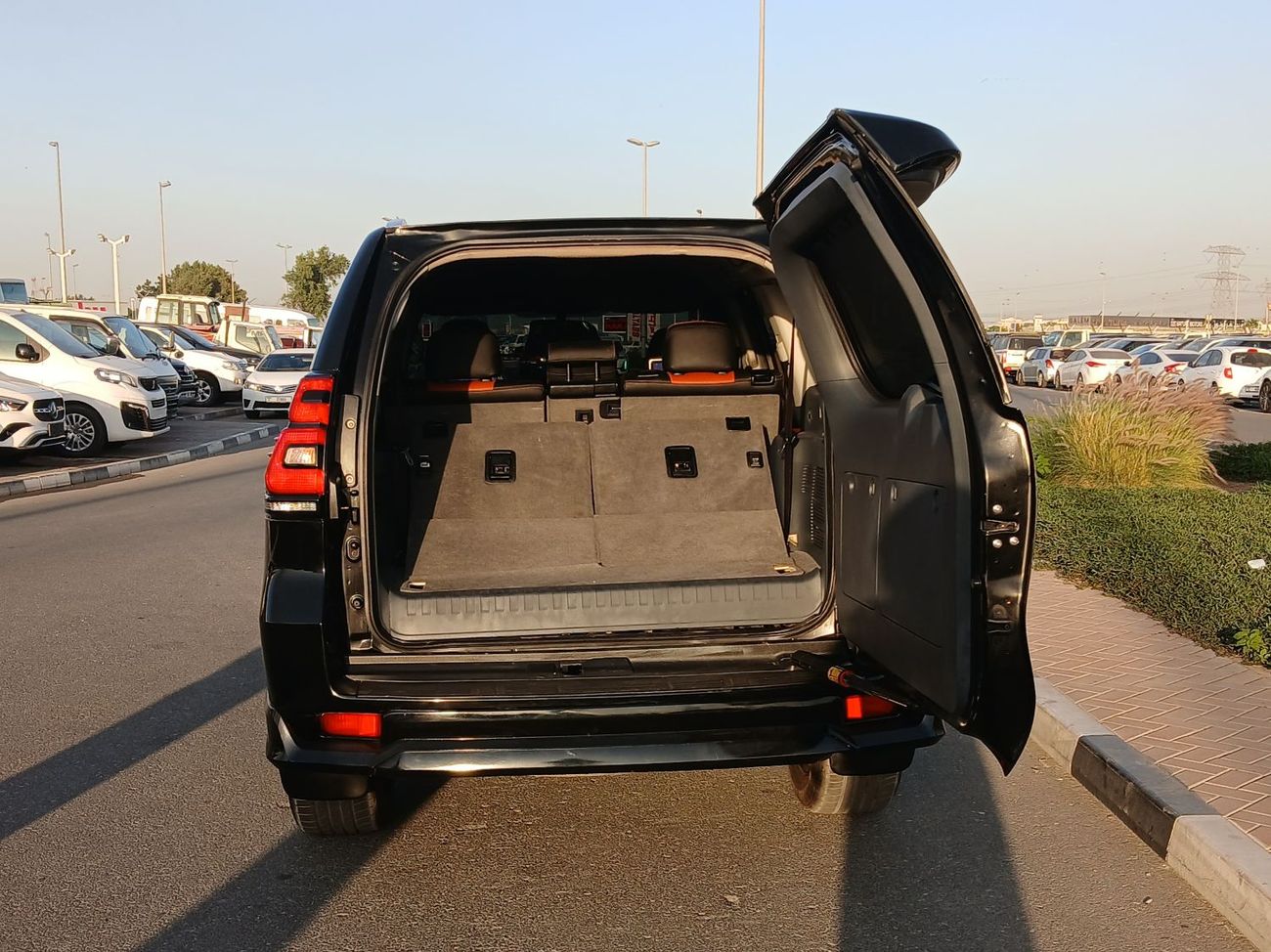 تويوتا برادو Toyota prado 2013Model TXL 2.7L v4 petrol Engine Colour Black push start Transmission Automatic Inte