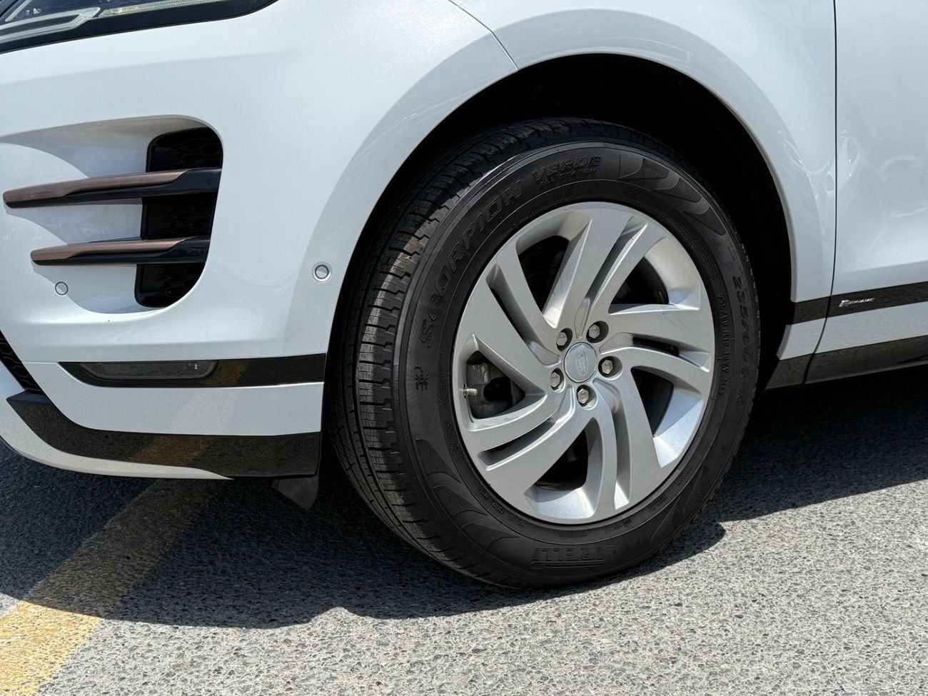 لاند روفر رانج روفر إيفوك P200 R-Dynamic S 2.0L