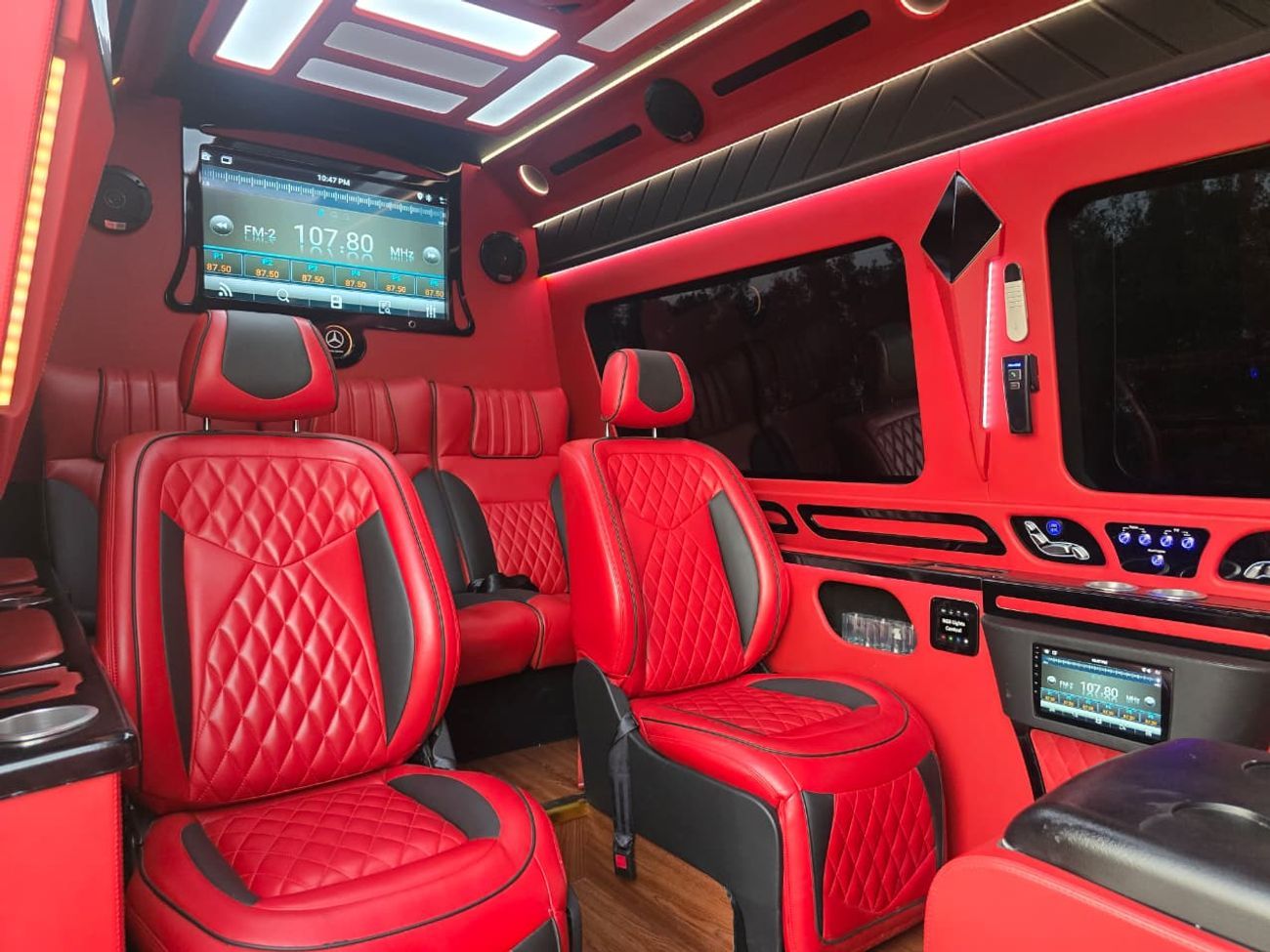 Mercedes-Benz Sprinter MERCEDES SPRINTER 2015 GCC  // VIP SEATS // GOOD CONDITION // TV // FULL OPITION