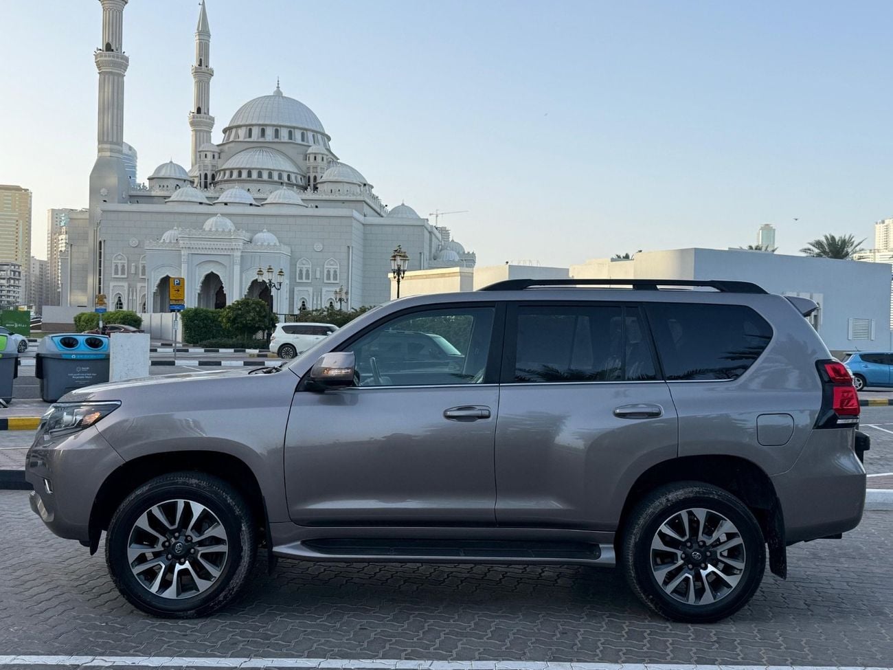 تويوتا برادو VX Full Option Right Hand Drive