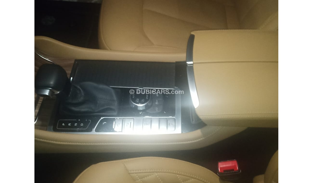 أم جي RX8 LUX (Top of Range)