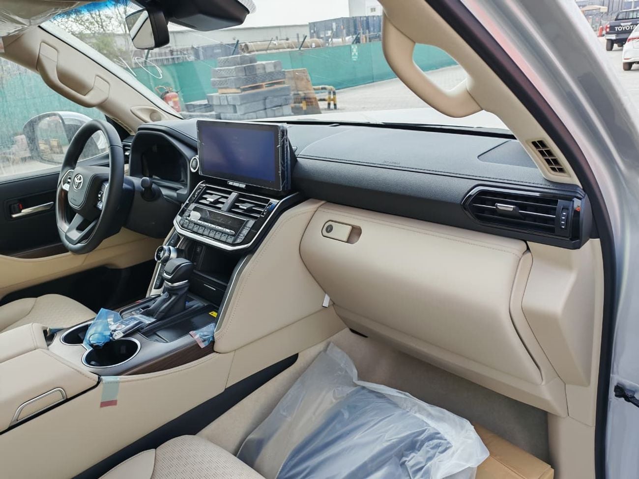 تويوتا لاند كروزر 2025 Toyota Land Cruiser LC300 VX Full-Option with Radar 4.0L V6 Naturally-Aspirated Petrol A/T 4WD