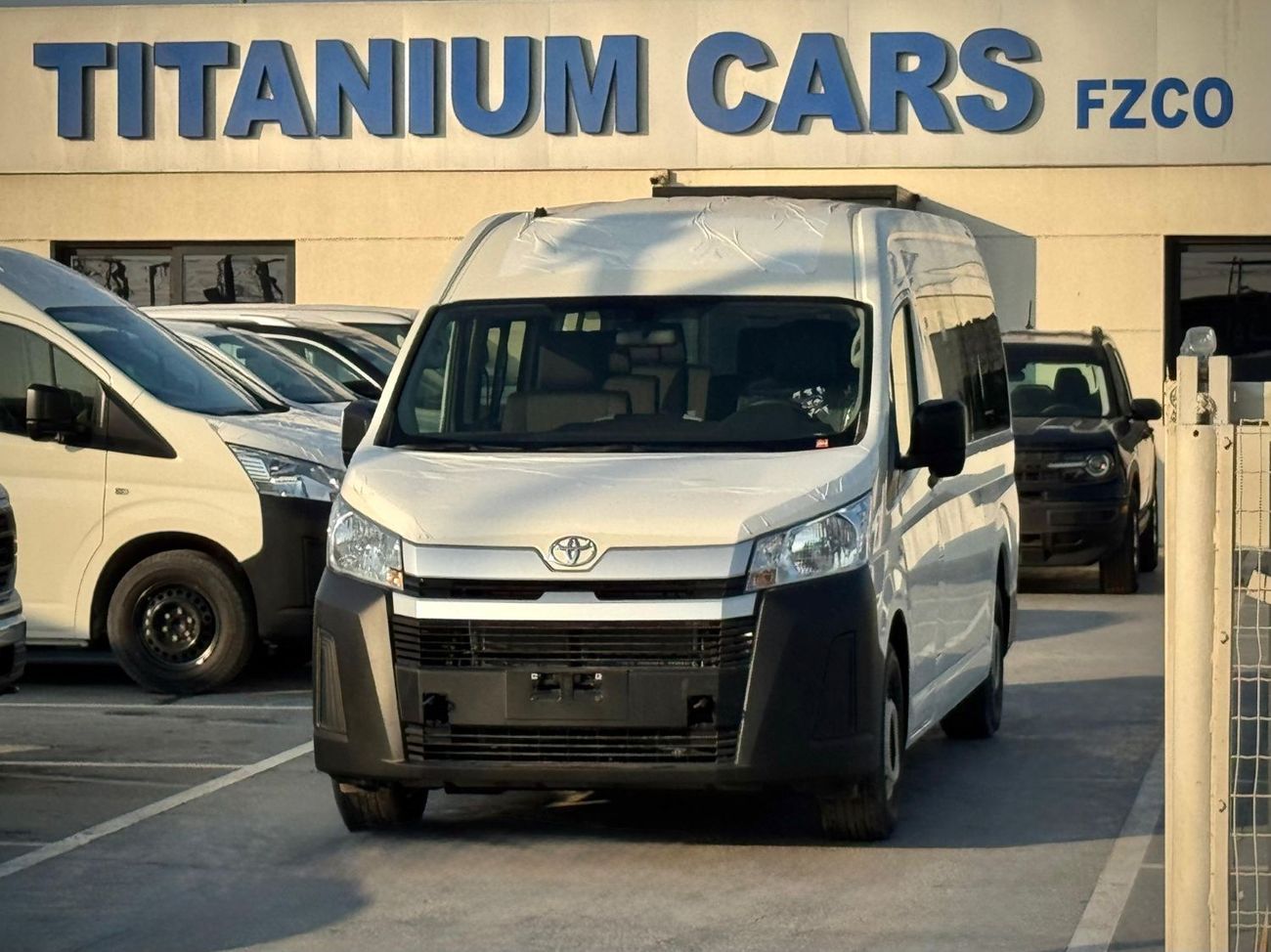 Toyota Hiace 2.8L Diesel Manual 13 seat 2026 Export Price @ 160,000 AED