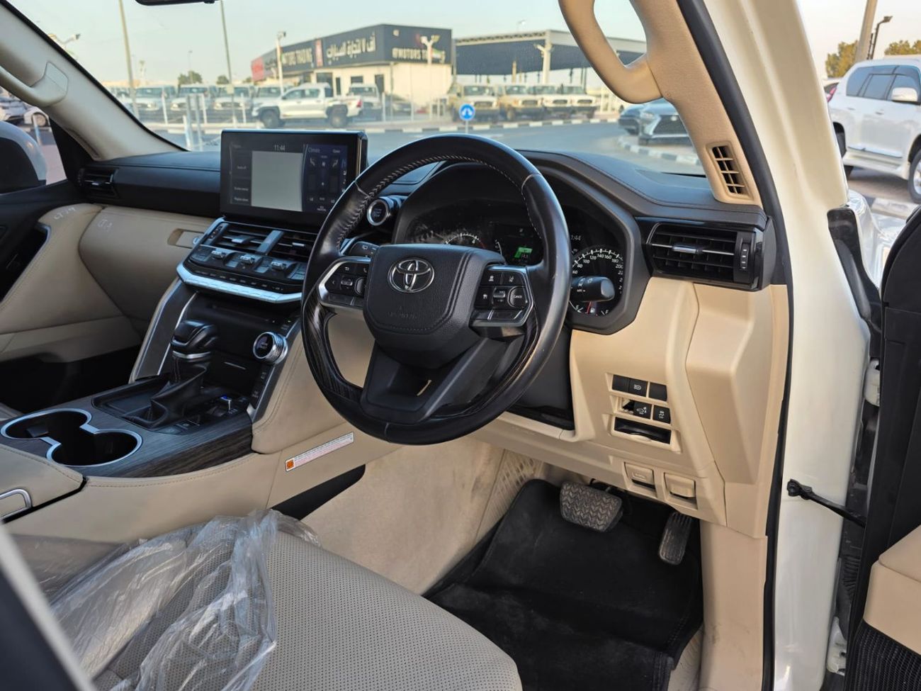 تويوتا لاند كروزر diesel 3.3 liter right hand drive in side beige sunroof leather seats