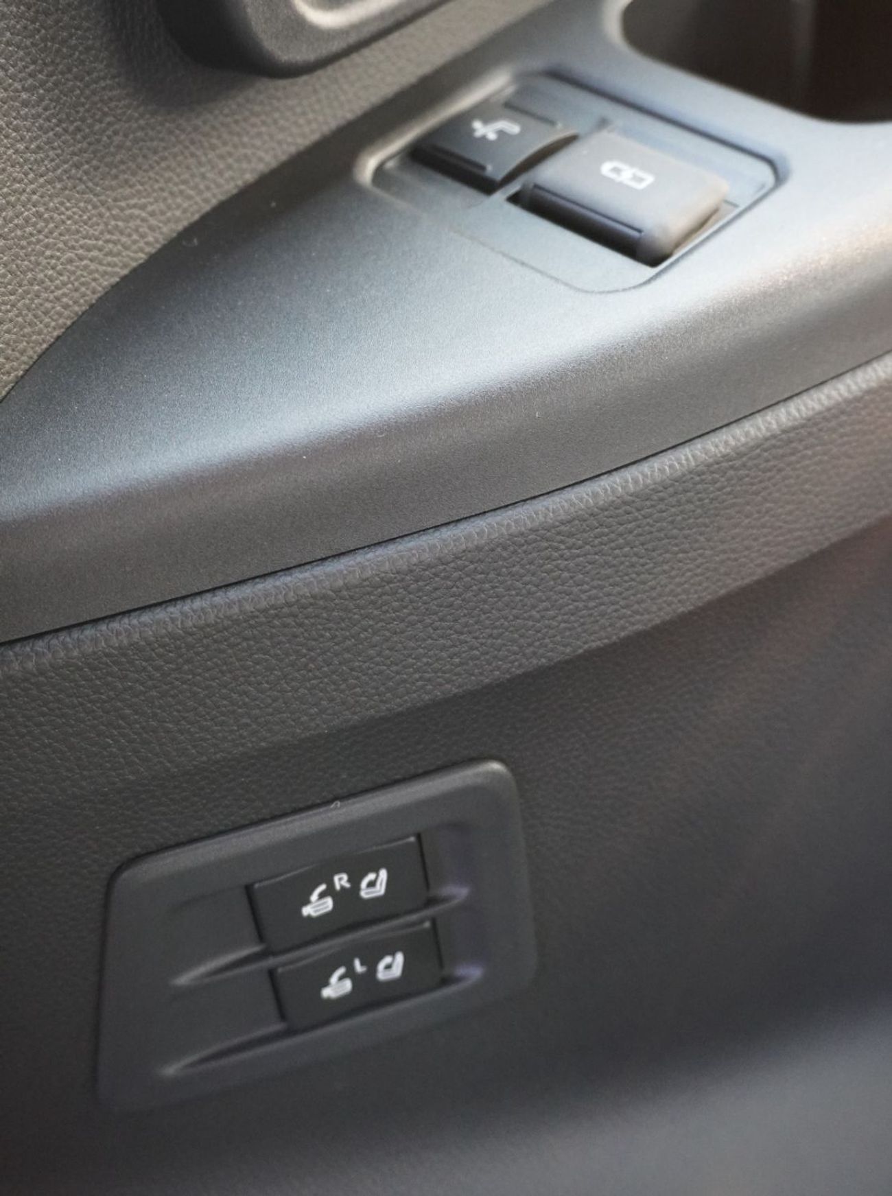 تويوتا لاند كروزر 3.5T VXR Hybrid