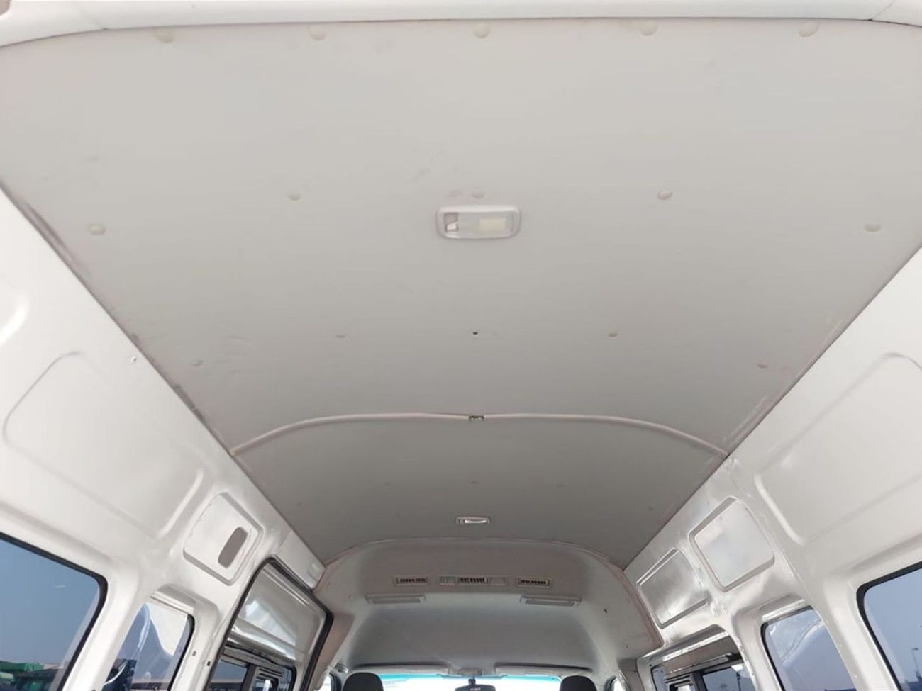 Toyota Hiace TOYOTA HIACE VAN RHD 2014 MODEL 3.0 L DIESEL AUTOMATIC(PM13716)