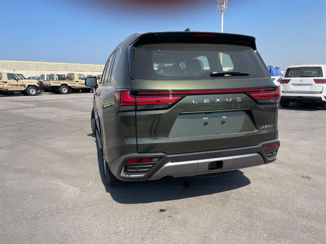 لكزس LX 700h 2025 Lexus LX700h Signature 7-Seater HEV 3.5L V6 Twin-Turbo Petrol A/T 4WD Export Only