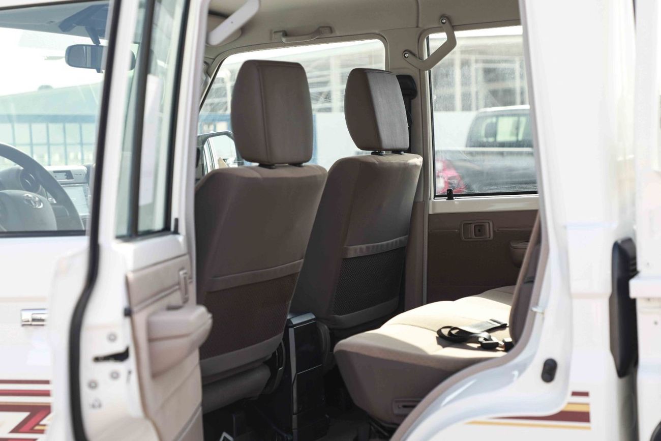 Toyota Land Cruiser Pick Up 2024 Toyota LC79 4X4 Double Cab 4.5 V8 - White inside Beige | Export Only