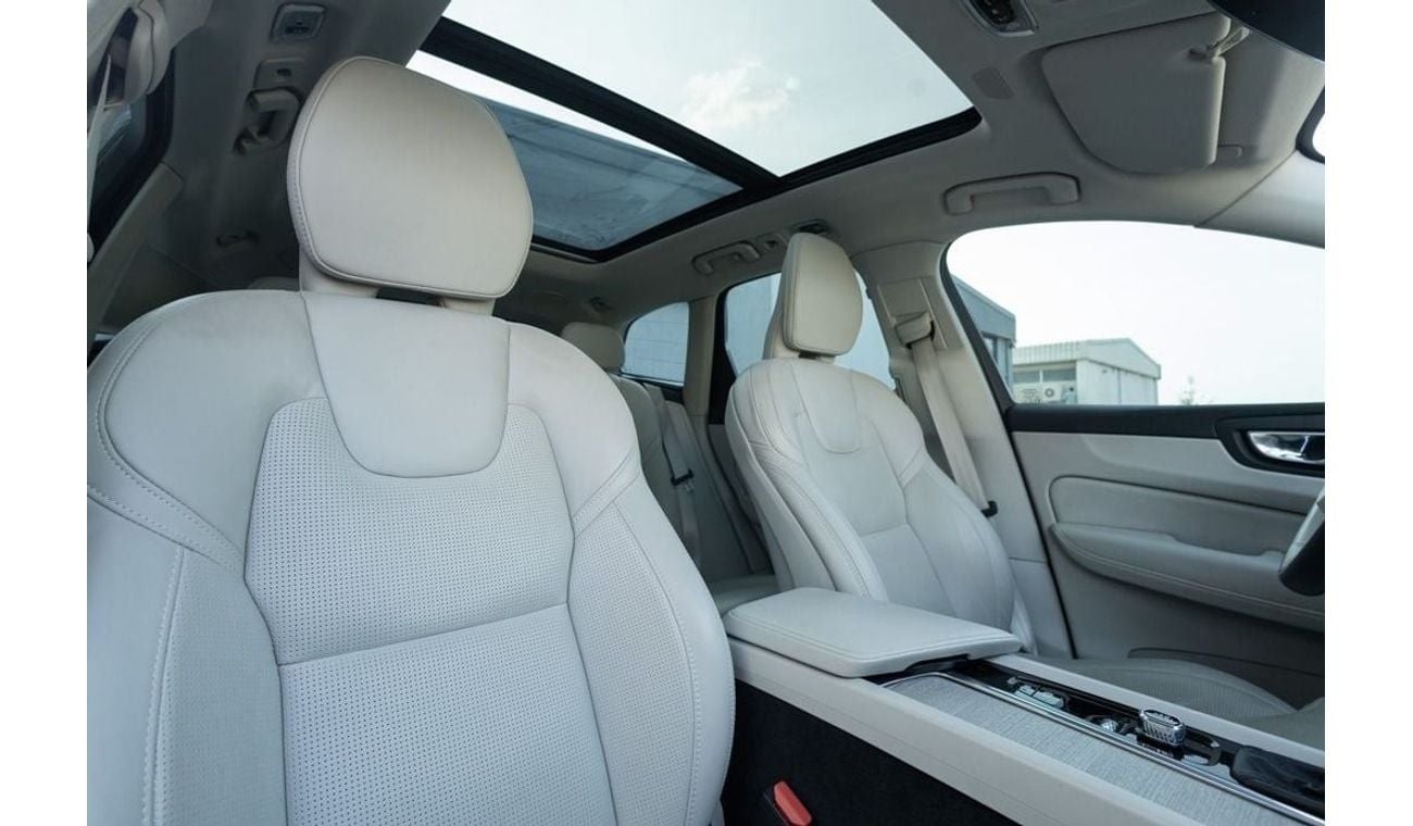 فولفو XC 60 T5 Momentum 2.0L AWD Volvo XC60 T5 2021 GCC under Agency Warranty and Service Contract with Flexible