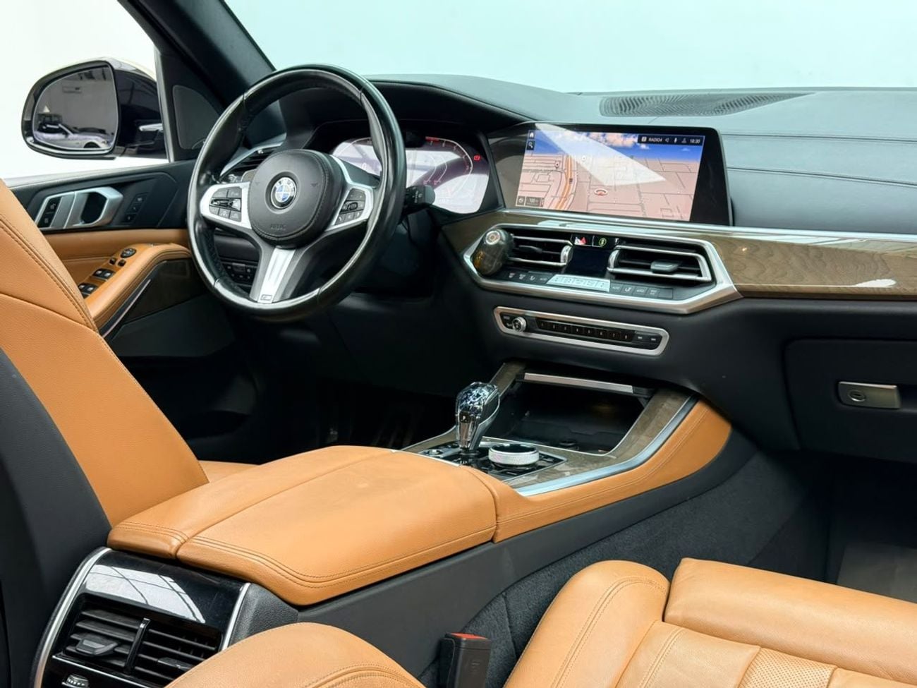 بي أم دبليو X5 XDRIVE40i M SPORT بي إم دبليو X5 xDrive40i M-Sport موديل 2019، مع ضمان، وحزمة خدمة بي إم دبليو لعام 2027، وسجل صيانة ك