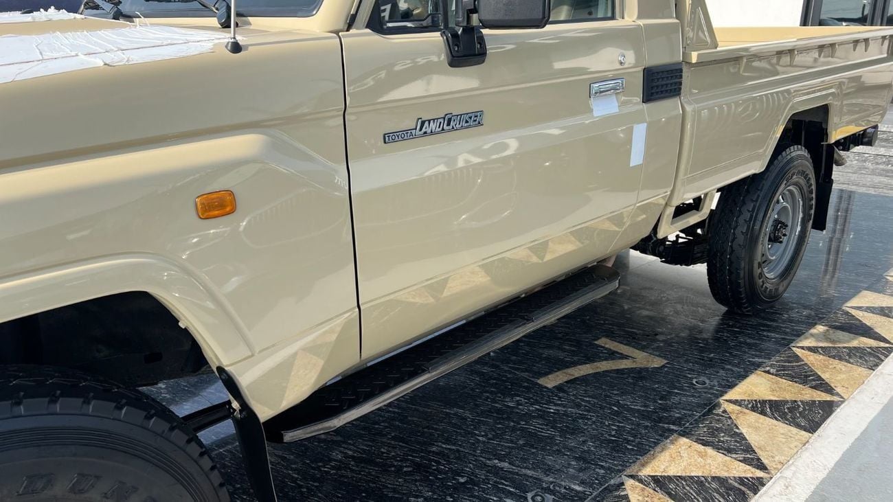 Toyota Land Cruiser Pick Up Std 4.0L Single Cab Utility 4WD TOYOTA LC PICK UP 4.0L Single Cab 4WD