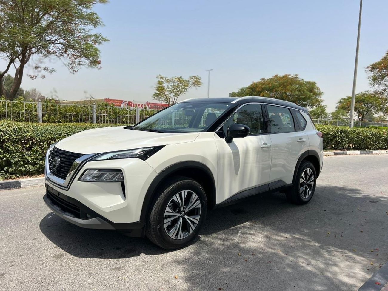 نيسان إكس تريل SV + OPT 4WD (7-Seater)