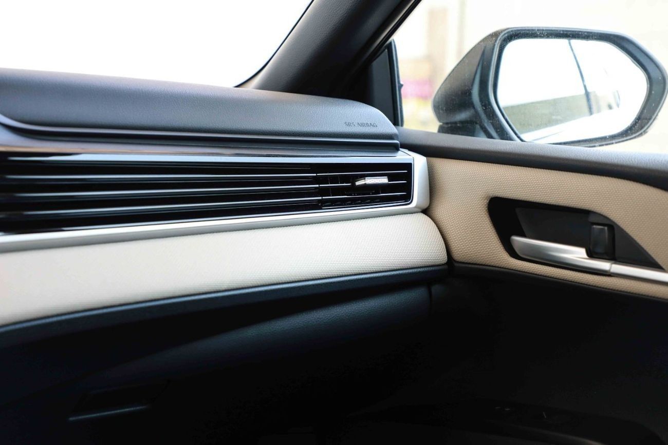 تويوتا كامري LE 2.5 Hybrid - PLATINUM WHITE PEARL inside BEIGE | Export Only