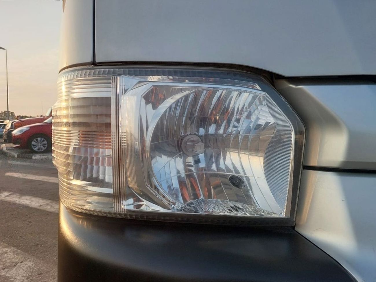 Toyota Hiace TOYOTA HIACE VAN RHD 2017 MODEL 2.7 L PETROL AUTOMATIC(PM28216)