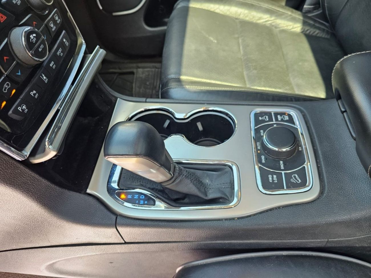 Jeep Cherokee Jeep Cherokee Summit 2019   5.7L  8 cylinder