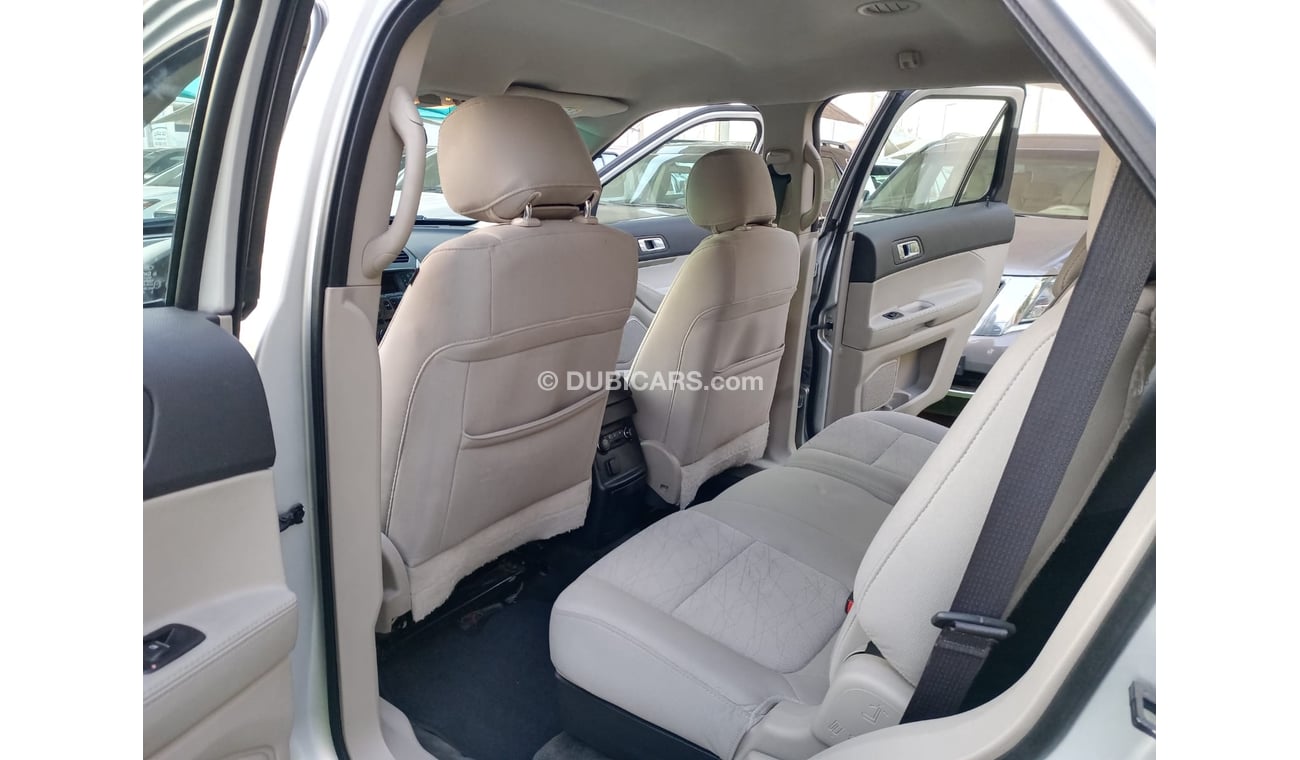 Ford Explorer 2014 model GCC, camera screen, cruise control, wheels, sensors, rear spoiler, in excellent condition