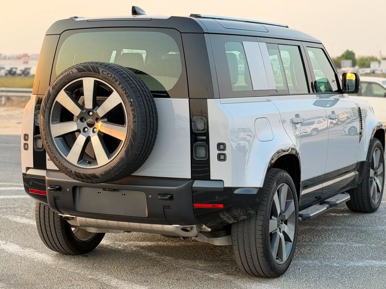 لاند روفر ديفندر 110 HSE P400