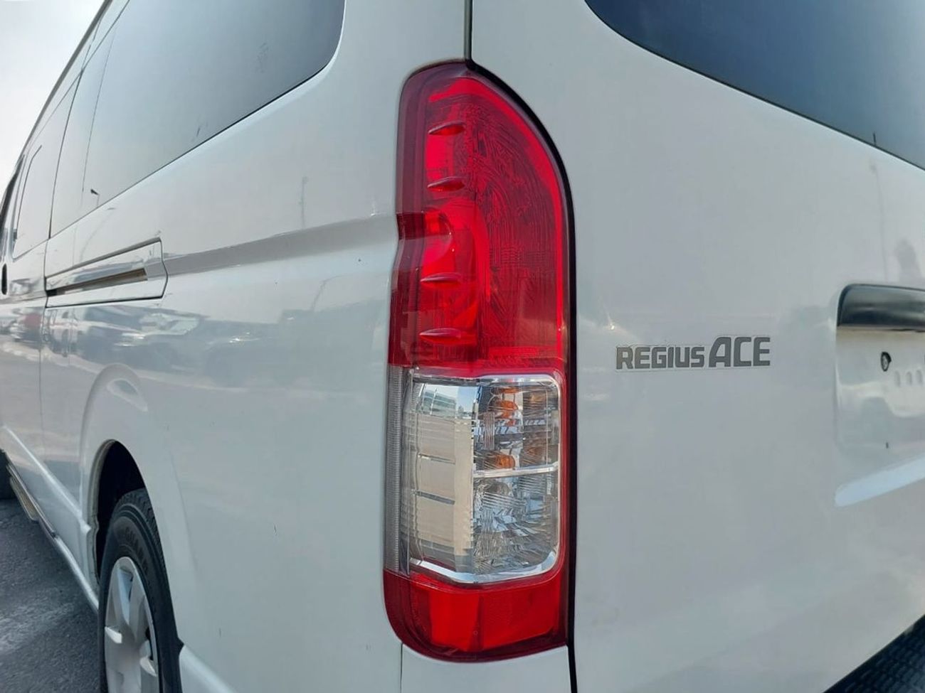 Toyota Hiace TOYOTA HIACE COMMUTER VAN RHD 2015 MODEL 2.7 L PETROL AUTOMATIC(PM07411)