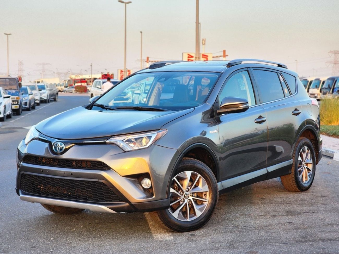 Toyota RAV4 TOYOTA RAV4 hybrid XLE 2.5L