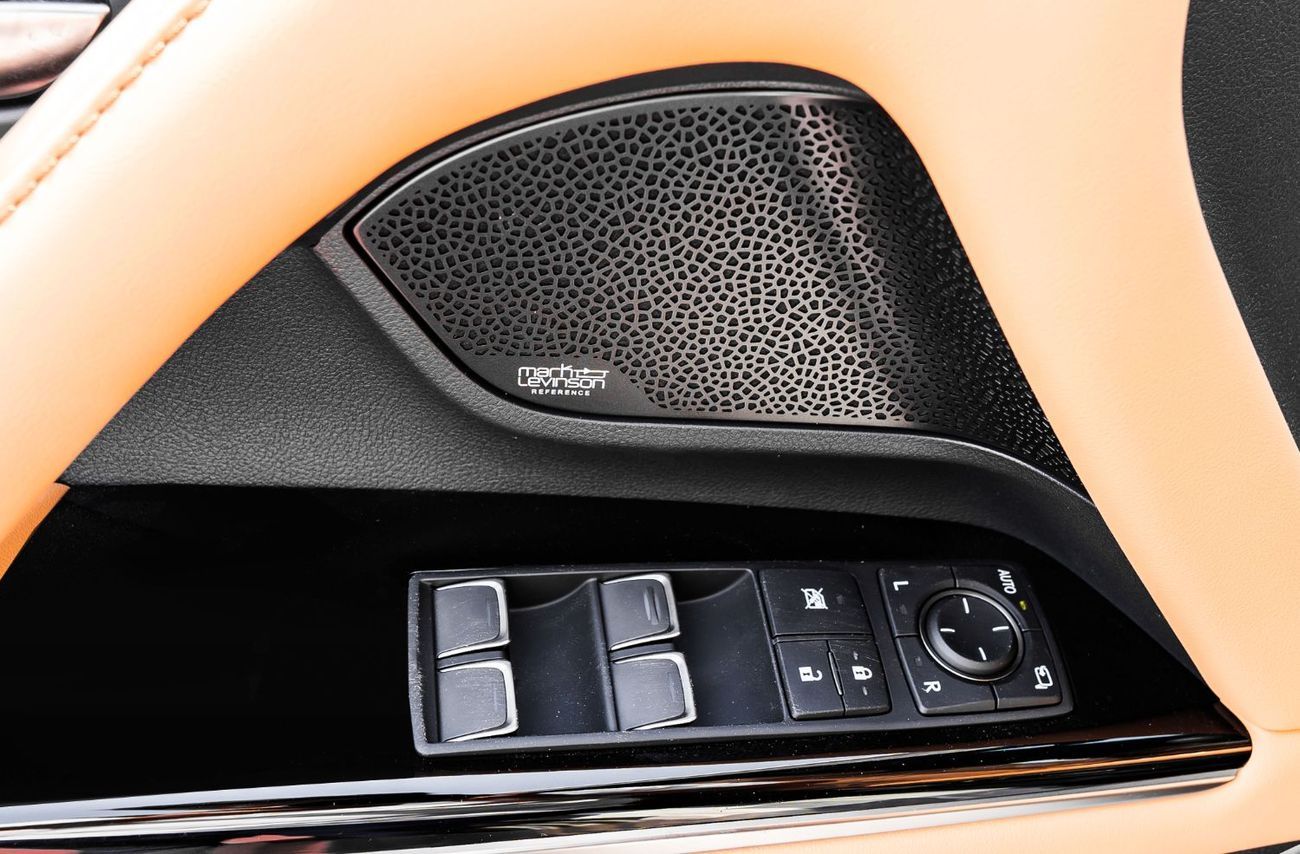 لكزس LX 700h 2025 Lexus LX700h Signature 3.5L AT Hybrid (White-Tan) 7 Seats