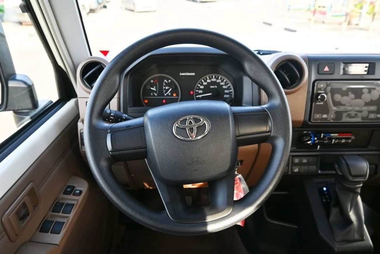 تويوتا لاند كروزر بيك آب تويوتا لاند كروزر (79 سلسلة) بيك اب 4WD 2024
