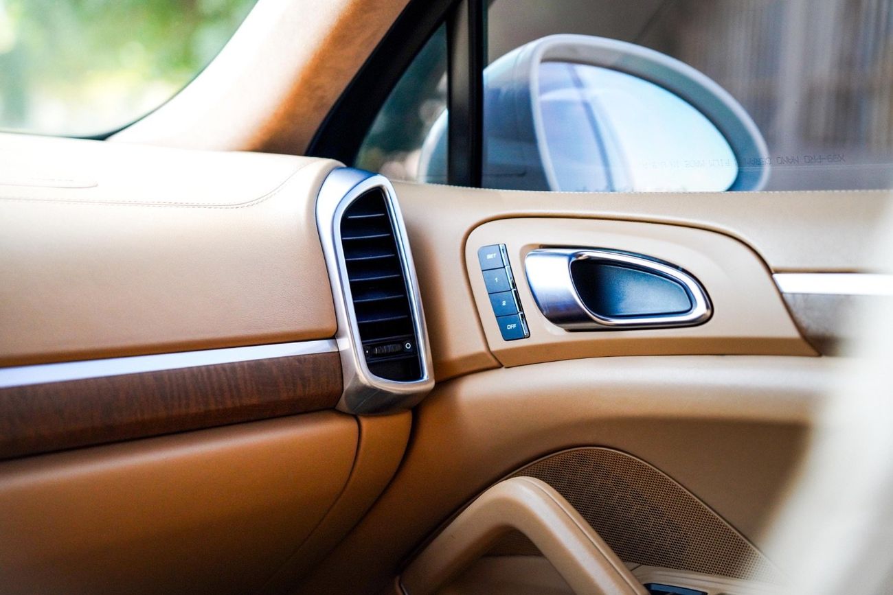 Porsche Cayenne Turbo 4.8L (500 HP)