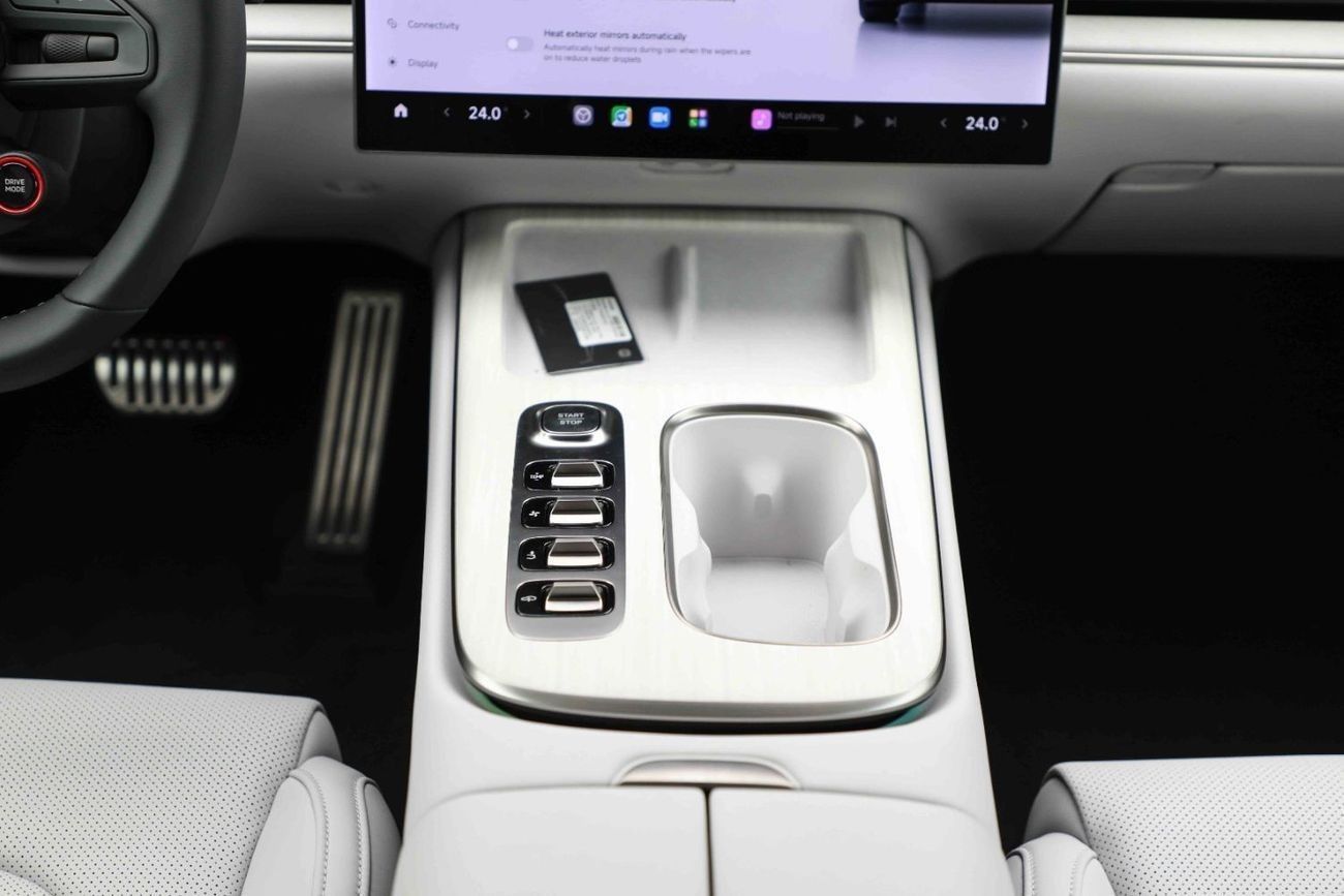 Xiaomi SU7 2025 XIAOMI SU7 MAX - WHITE inside GREY | Export Price