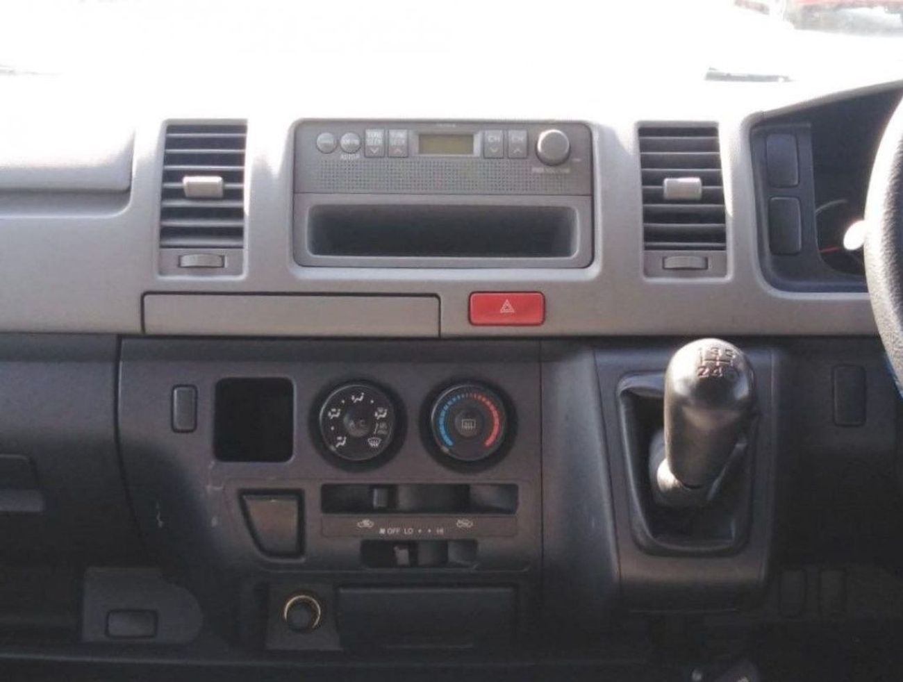 Toyota Hiace TOYOTA HIACE RIGHT HAND DRIVE (PM1106)