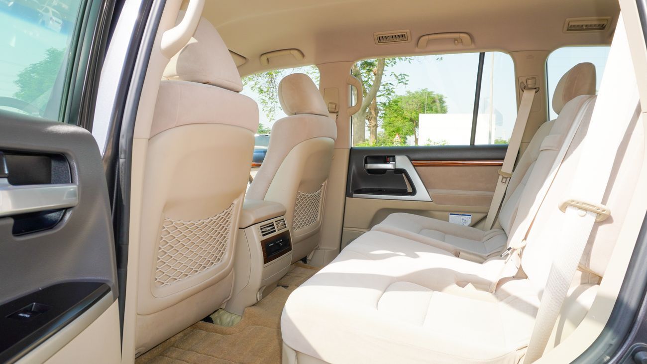 Toyota Land Cruiser EXR 5.7L 4WD