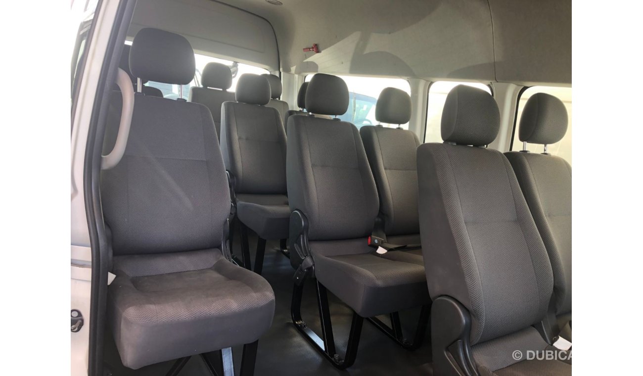 تويوتا هاياس Toyota Hiace Highroof Bus 15 seater, model:2017. Excellent condition