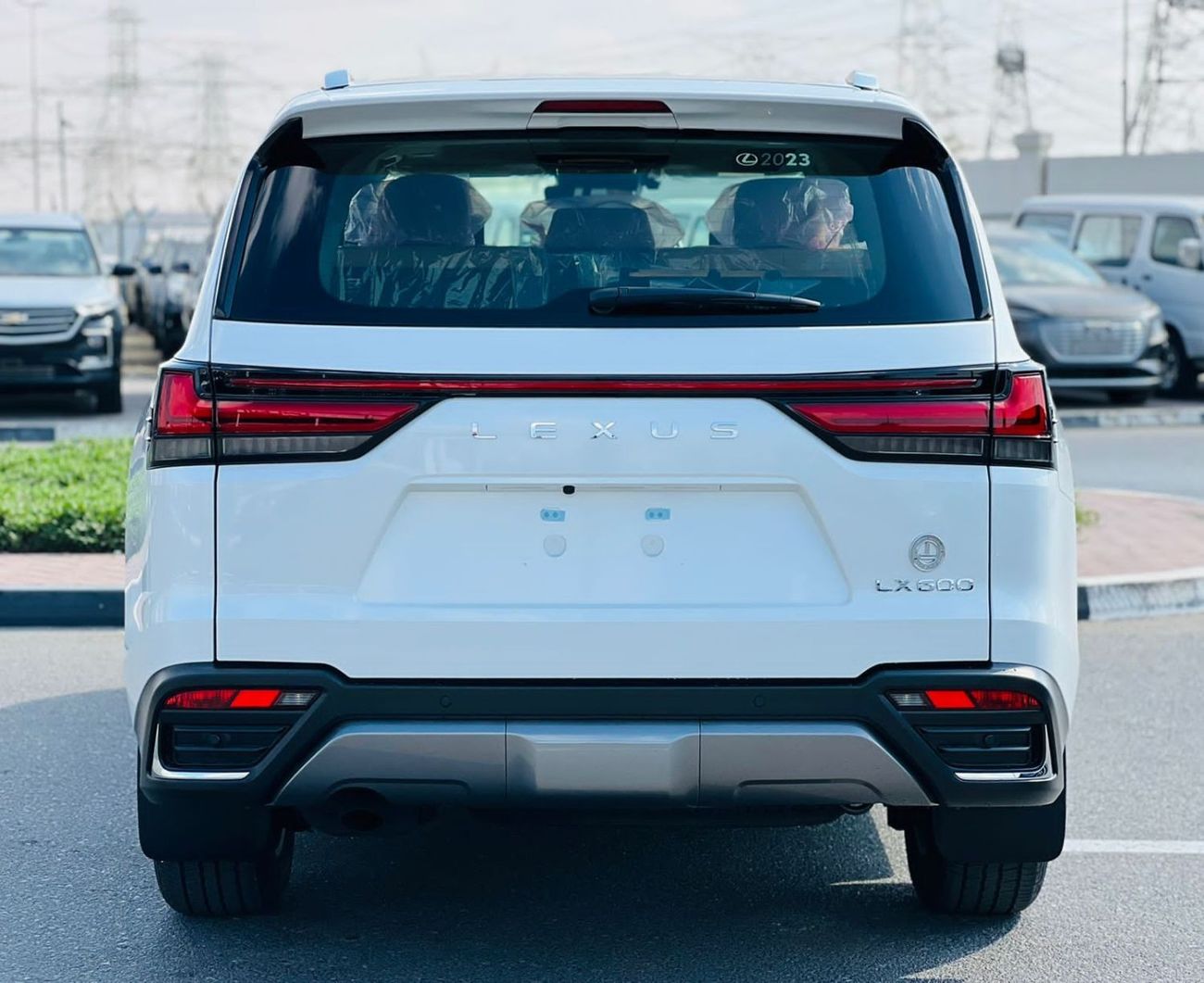 Lexus LX 600 LEXUS_LX600_SIGNATURE_2023_GCC_FULL_OPTIONS_WHITE_2024_AVAILABLE