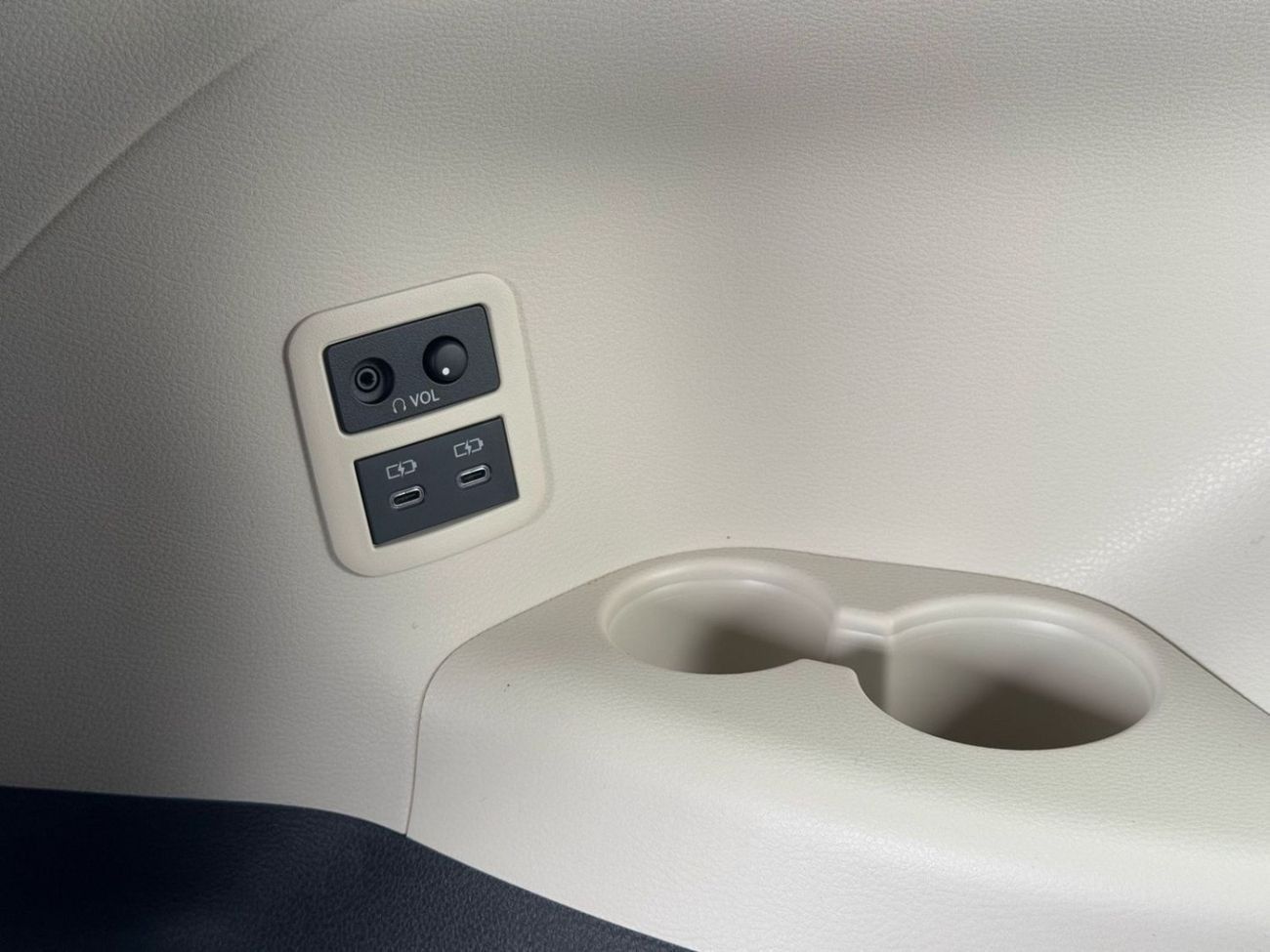 تويوتا سيينا 2025 Toyota Sienna 2.5L Hybrid Platinum Brand New